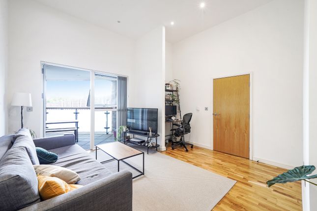 Thumbnail Flat for sale in Tabernacle Gardens, London