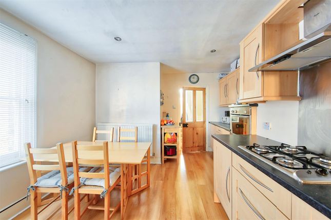 Flat to rent in Cargill Road, London