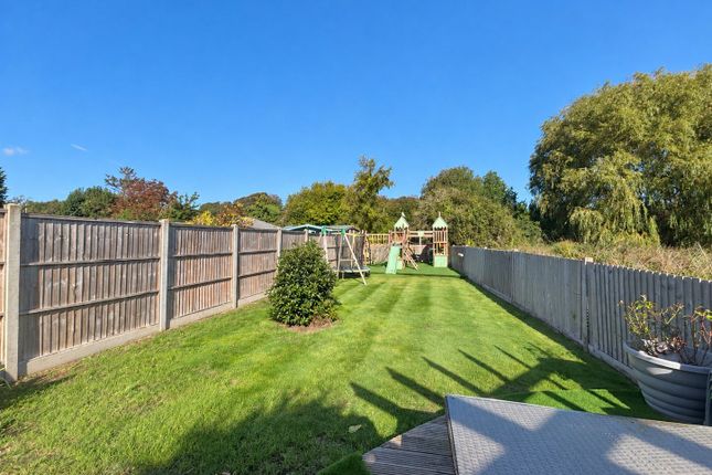 17, Manor Close, Lancing photo 2