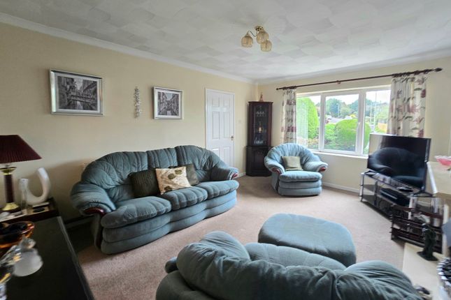 17 Gwaun Coed, Bridgend photo 3