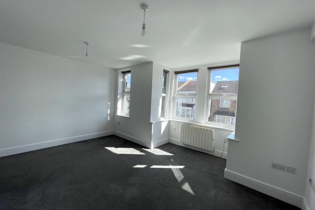 Flat to rent in Bishops Place, Sutton