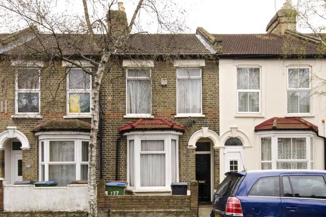 Flat to rent in Odessa Road, Newham, London