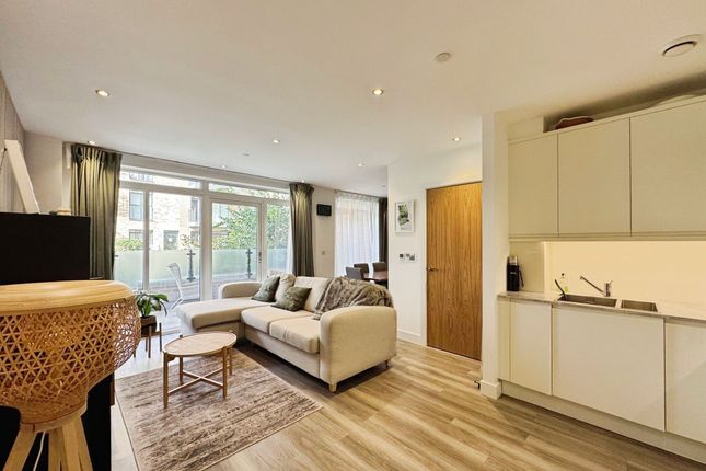 Flat 2, Gladness House, London photo 3