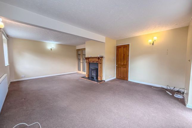 13, Lismore Grove, Buxton photo 3