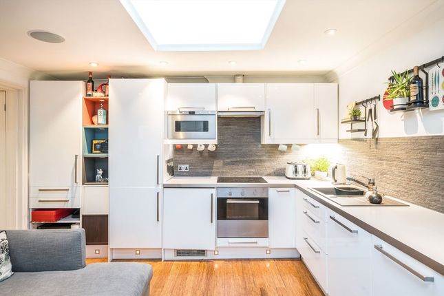 Flat 13, 4-7, Voltaire Road, London photo 3