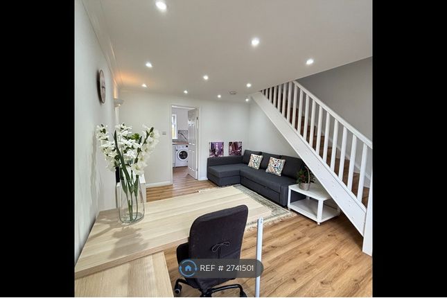 2-bed house on Upper Craigour, Edinburgh, £1,495/mo