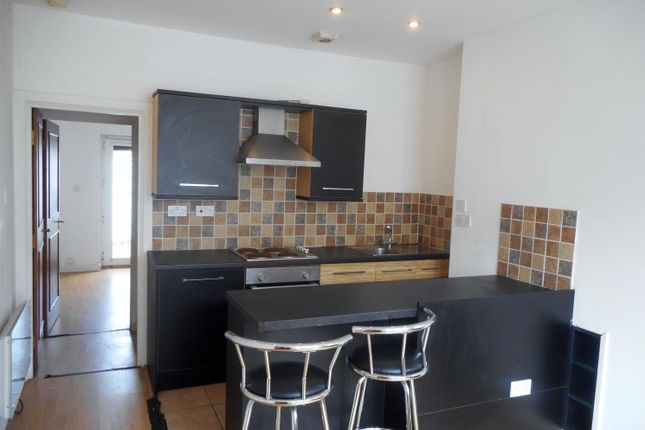1 bed flat to rent in Roath Court Place, Roath, Cardiff CF24