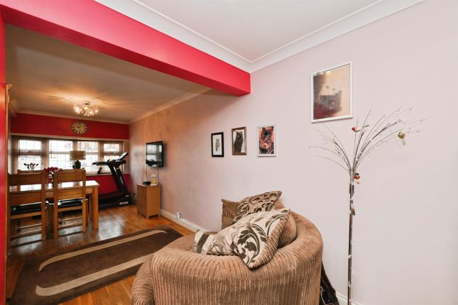 119, Caxton Road, Hoddesdon photo 4