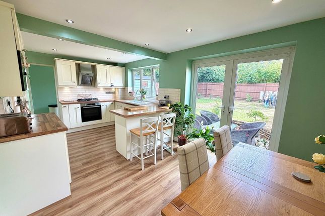 22, Westbury Close, Northampton photo 3
