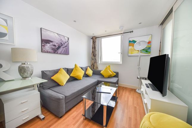 Flat for sale in Gunwharf Quays, Portsmouth