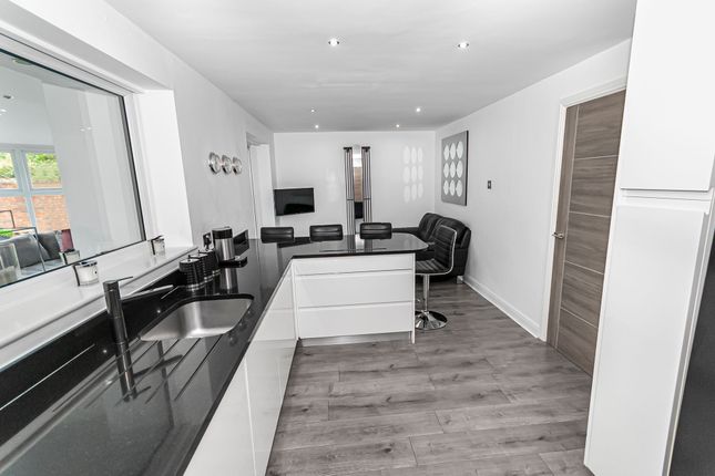 21, Reedley Drive, Salford photo 3
