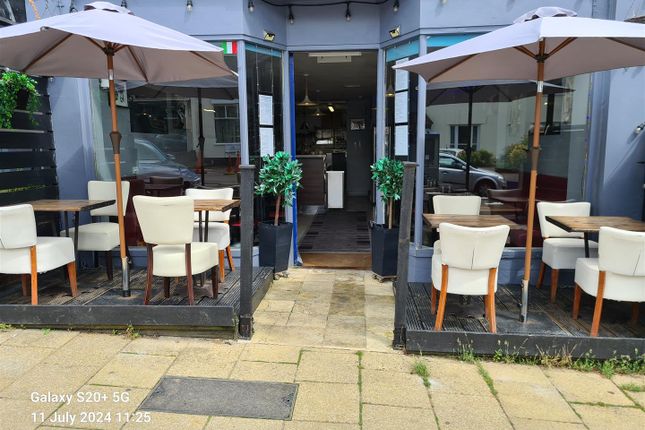 Thumbnail Restaurant/cafe to let in Victoria Road, Buckhurst Hill