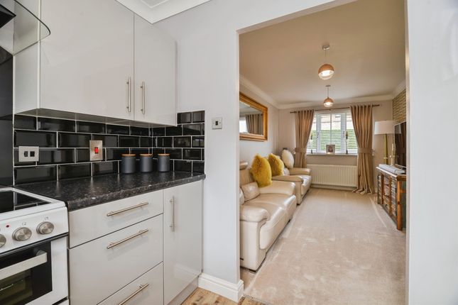27, Rosemoor Close, Middlesbrough photo 4