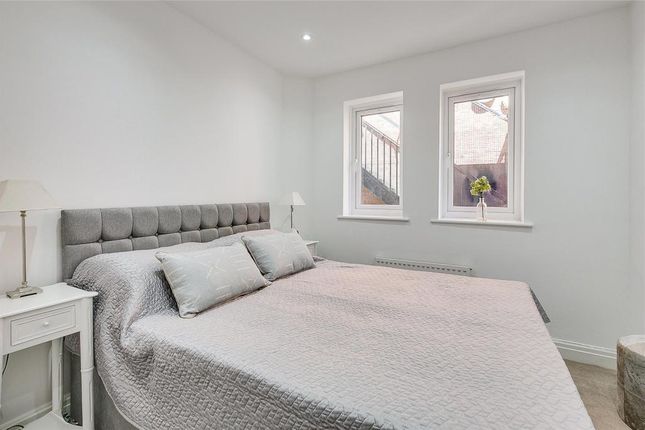 2, Romney Mews, London photo 4