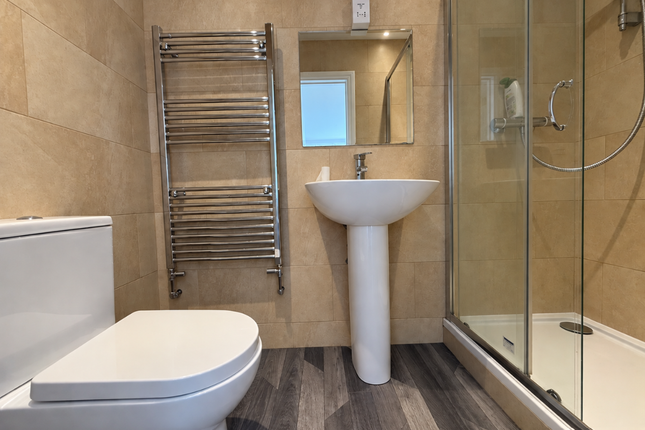 147D HIGH ROAD, LONDON photo 5