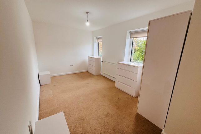 24 Coral Court, Telford Road, LONDON photo 5