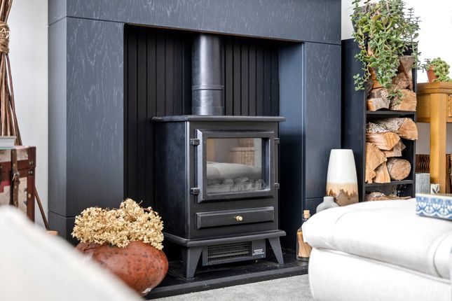 13 Bentley Gardens, Horsham photo 2