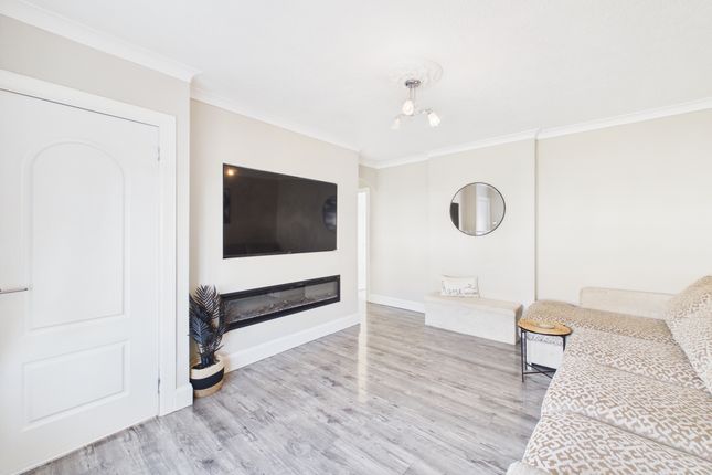 77 Culzean Avenue, Coatbridge photo 4
