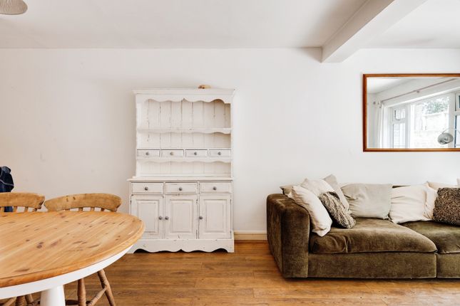 Flat for sale in Munster Road, Fulham