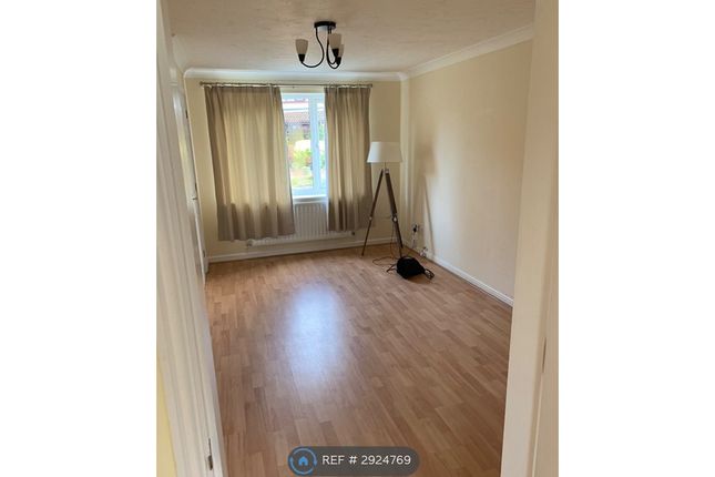 Saxon Drive, Warfield, Bracknell photo 2