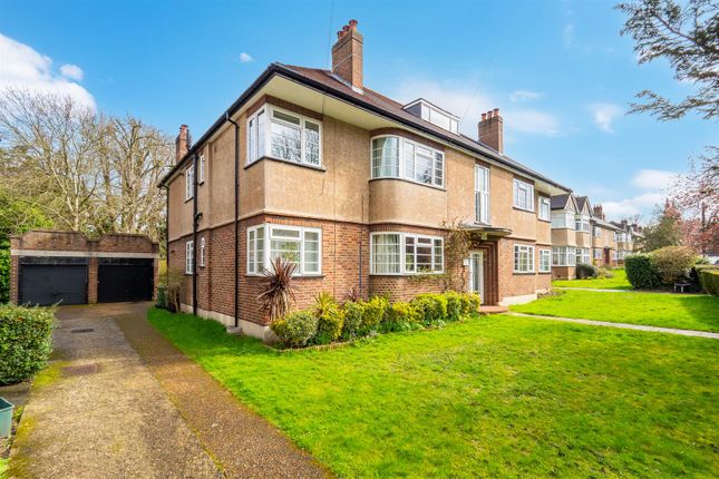 Thumbnail Flat for sale in Grove Avenue, Sutton