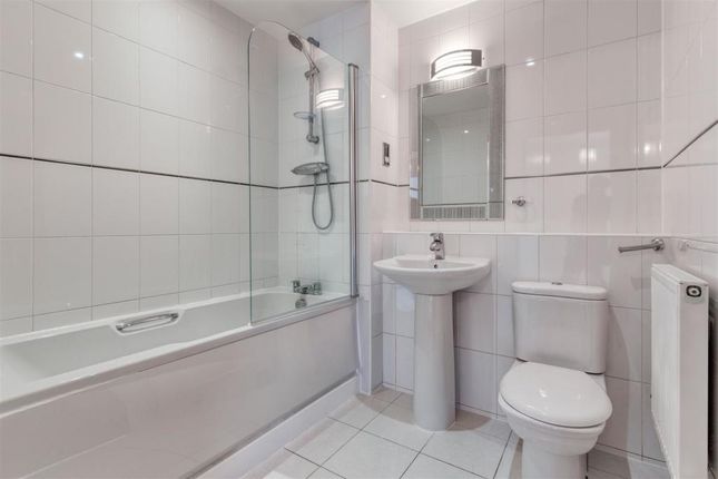 Flat to rent in Warrior Close, Thamsmead, London
