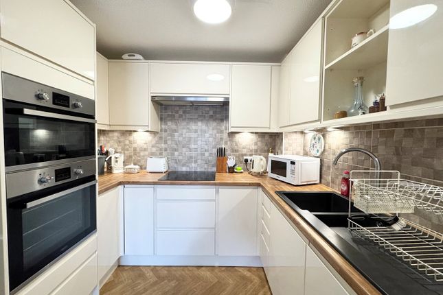 50, Francis Court, GUILDFORD photo 2