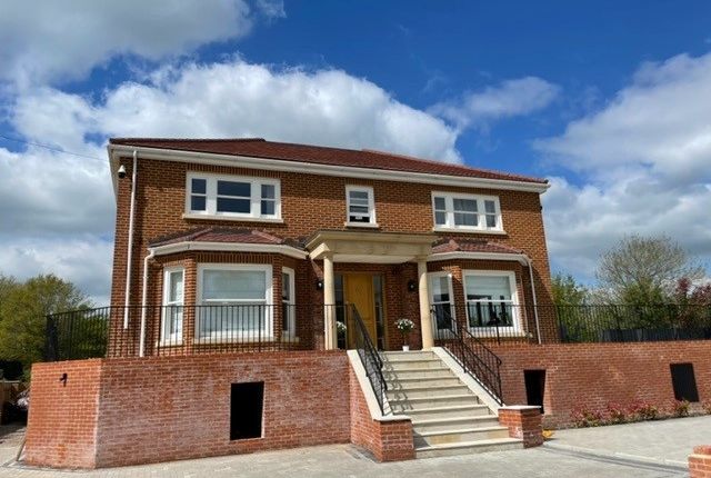 Thumbnail Town house to rent in Lingfield Common Road, Lingfield