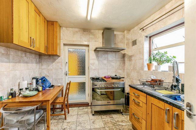 7, Vaughan Close, Bristol photo 3
