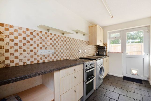 Thumbnail Maisonette for sale in Beckingham Road, Westborough, Guildford