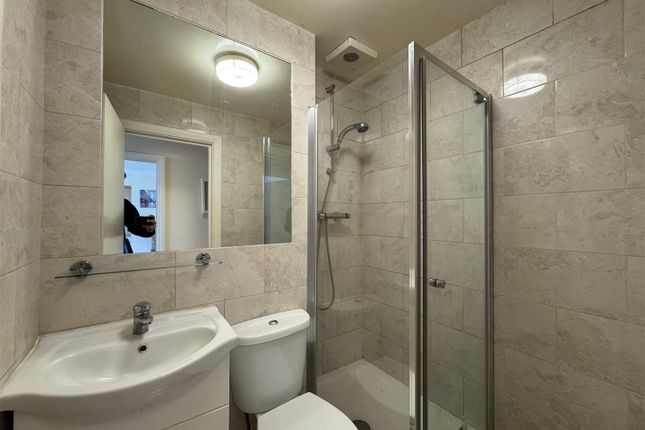 Flat 72, 1, North Bank, London photo 5