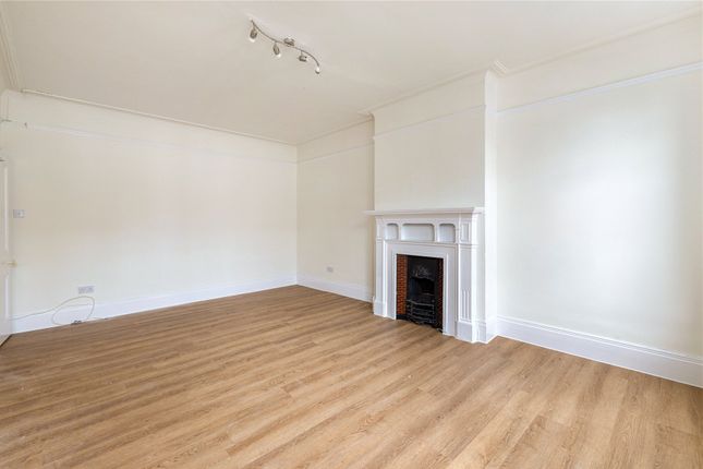 Flat A, 138, High Street, Teddington photo 2