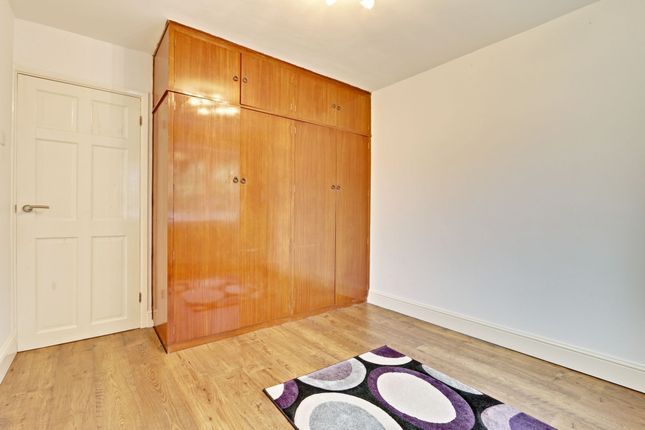 Flat to rent in Lucerne Close, Palmers Green