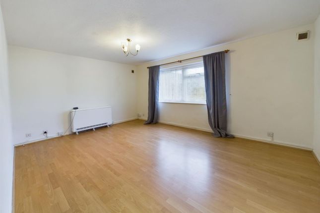 Flat for sale in Willowhayne Court, Willowhayne Drive, Walton On Thames