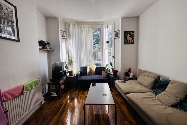 31a, Vicarage Grove, London photo 2