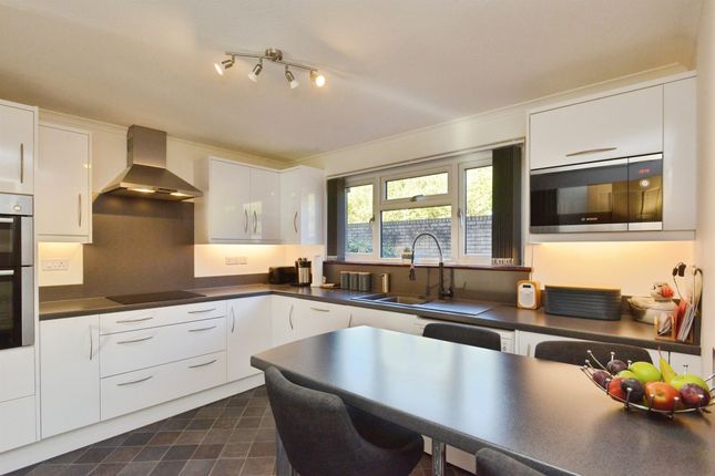 46, Downs Barn Boulevard, Milton Keynes photo 2