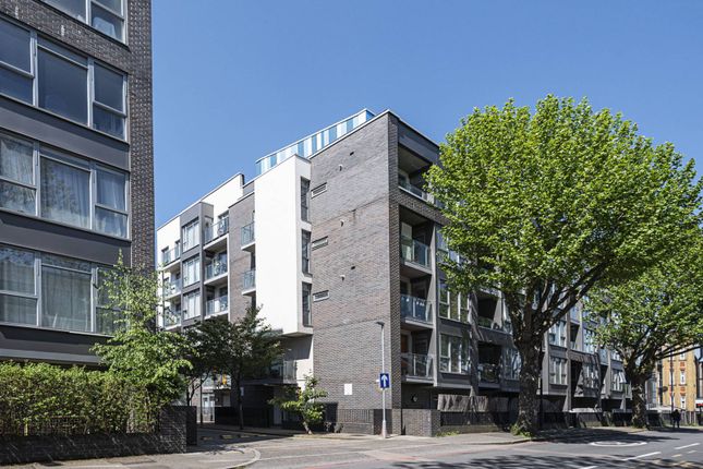 Flat for sale in Sadler Place, Hackney, London