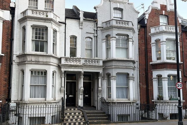 2-bed flat on Flat B, London, £550,000