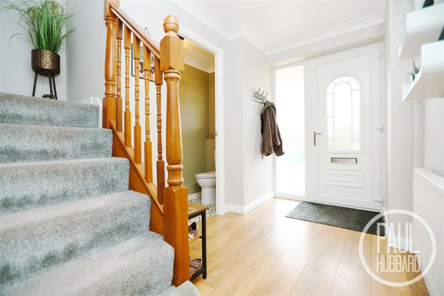 14, Wayne Close, Lowestoft photo 4