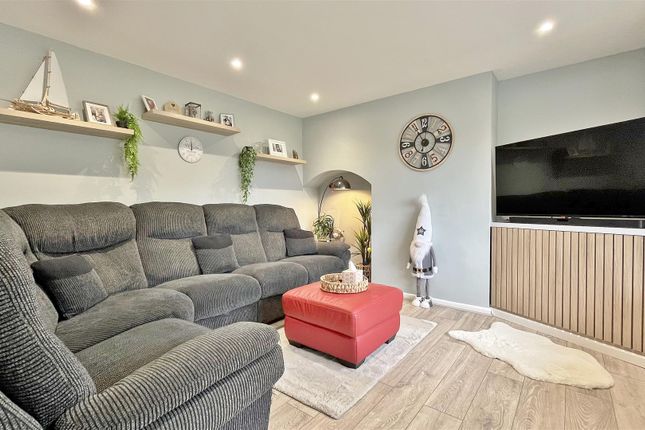 20, Byng Crescent, Thorpe-Le-Soken photo 2