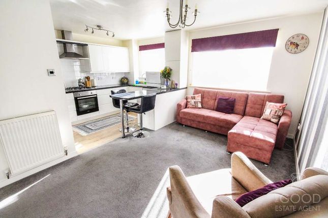 Flat for sale in Swanshope, Loughton