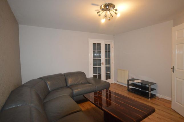 15, Croasdale Avenue, Manchester photo 3