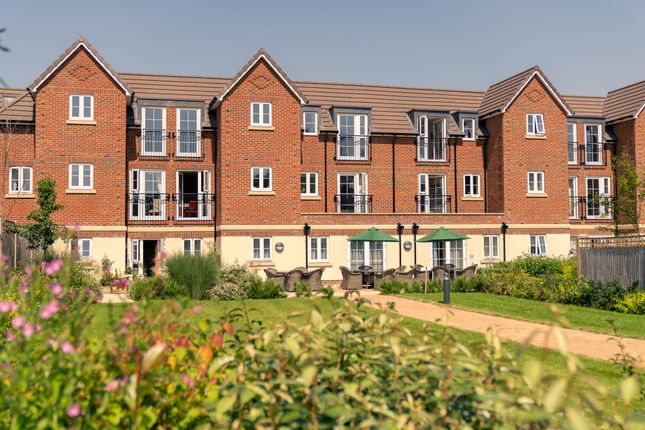 Thumbnail Flat for sale in Lowe House, Knebworth