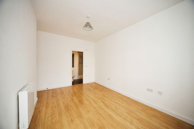 Flat for sale in Holly Street, Luton