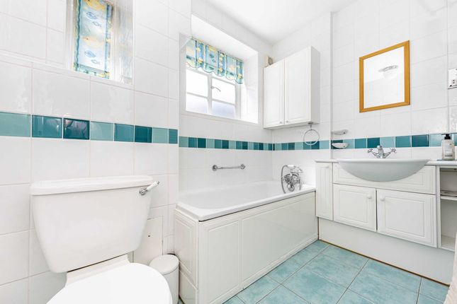 Flat for sale in Courtlands, Richmond