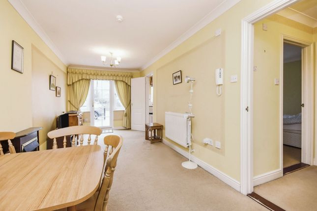 Flat for sale in Main Road, Gidea Park, Romford