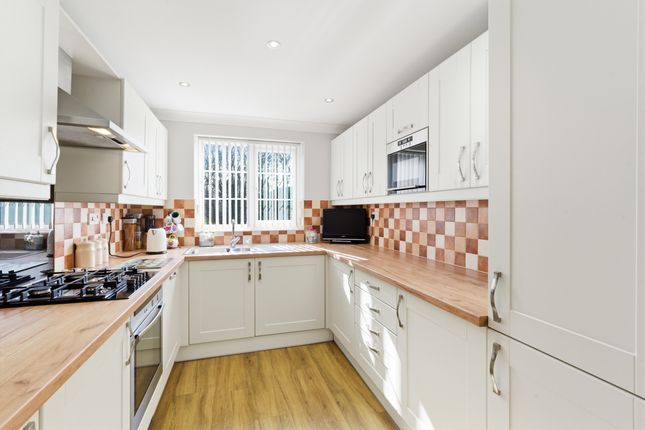 9 Dovecote Gardens, Goole photo 4