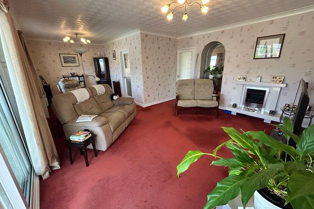 8, Dinerth Crescent, Colwyn Bay photo 4