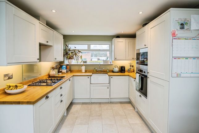2, Sutton Close, Chester photo 2