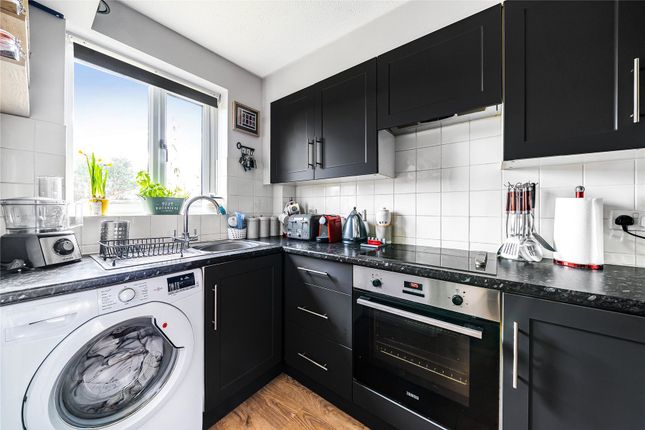 1-bed flat on 2, Carlton Road, Surrey, £240,000